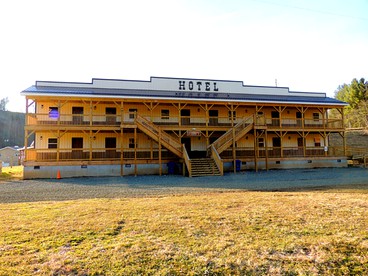 Rustic Lodge Accommodation for One Guest in Dugspur, Virginia - glamping.directory