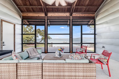 Charming Luminous Beach House in Rockport, Texas - Rockport, Texas - glamping.directory