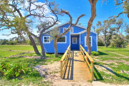 Charming Luminous Beach House in Rockport, Texas - Rockport, Texas - glamping.directory