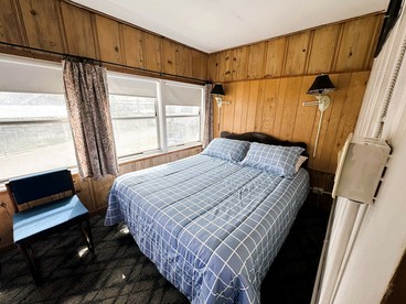 Cute Lakeside Cabin for an Unforgettable Fishing Adventure on Lake Taneycomo in Rockaway Beach, Missouri - Rockaway Beach, Missouri - glamping.directory