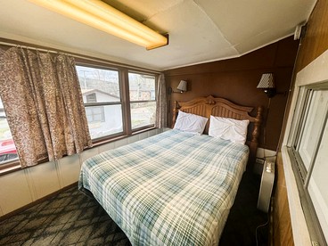 Cute Lakeside Cabin for an Unforgettable Fishing Adventure on Lake Taneycomo in Rockaway Beach, Missouri - Rockaway Beach, Missouri - glamping.directory