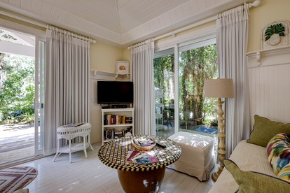 Luxury Cottage Rental with Direct Beach Access in Siesta Key, Florida - Sarasota, Florida - glamping.directory