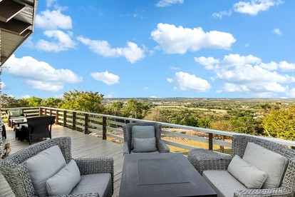 Stunning Modern Cottage with Spa and Outdoor Living Space in Fredericksburg, Texas - Fredericksburg, Texas - glamping.directory