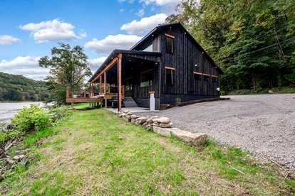 Family Fun by the River: Unmatched Cabin Experience in Pennsylvania - Foxburg, Pennsylvania - glamping.directory