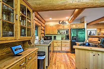 Gorgeous Log Cabin for Group Getaways to Shanty Creek Resort, Michigan - Bellaire, Michigan - glamping.directory