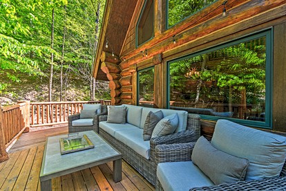 Gorgeous Log Cabin for Group Getaways to Shanty Creek Resort, Michigan - Bellaire, Michigan - glamping.directory