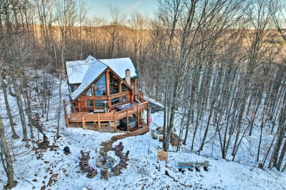 Gorgeous Log Cabin for Group Getaways to Shanty Creek Resort, Michigan - Bellaire, Michigan - glamping.directory