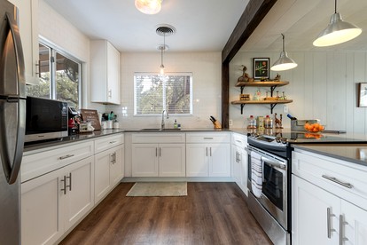 Spacious Chic Cabin with Private Yard in Marble Falls, Texas - Marble Falls, Texas - glamping.directory