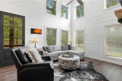Cozy Cabin with Hot Tub & Fire Pit Near Broken Bow Lake, Broken Bow, OK - Broken Bow, Oklahoma - glamping.directory