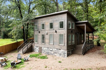 Cozy Cabin with Hot Tub & Fire Pit Near Broken Bow Lake, Broken Bow, OK - Broken Bow, Oklahoma - glamping.directory
