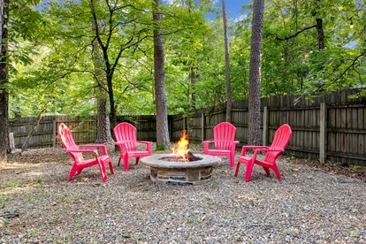 Cozy Cabin with Hot Tub & Fire Pit Near Broken Bow Lake, Broken Bow, OK - Broken Bow, Oklahoma - glamping.directory