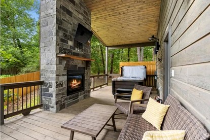 Cozy Cabin with Hot Tub & Fire Pit Near Broken Bow Lake, Broken Bow, OK - Broken Bow, Oklahoma - glamping.directory