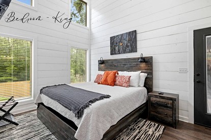 Cozy Cabin with Hot Tub & Fire Pit Near Broken Bow Lake, Broken Bow, OK - Broken Bow, Oklahoma - glamping.directory
