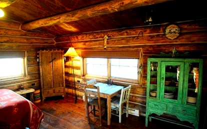 Rustic Log Cabin with Stone Shower near Mesa Verde National Park, Colorado - Cortez, Colorado - glamping.directory
