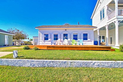 Coast-front Cottage with Barbecue and Hammocks Perfect for Water Sports in Rockport, Texas - glamping.directory