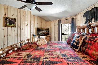 Magnificent Cabin with Hot-tub and Hiking Trails Near in Gatlinburg, Tennessee - Gatlinburg, Tennessee - glamping.directory