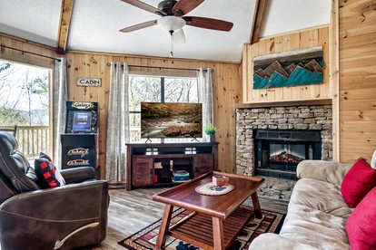 Magnificent Cabin with Hot-tub and Hiking Trails Near in Gatlinburg, Tennessee - Gatlinburg, Tennessee - glamping.directory