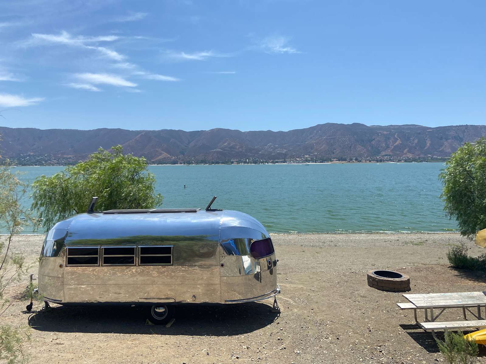 Lakeshore Retreat - glamping.directory