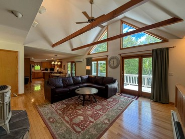 Modern Vacation Rental Near Storyland in Bartlett, New Hampshire - Bartlett, New Hampshire - glamping.directory