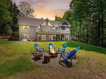Modern Vacation Rental Near Storyland in Bartlett, New Hampshire - glamping.directory
