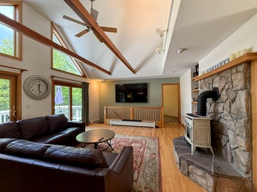 Modern Vacation Rental Near Storyland in Bartlett, New Hampshire - Bartlett, New Hampshire - glamping.directory