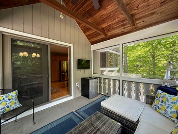 Modern Vacation Rental Near Storyland in Bartlett, New Hampshire - Bartlett, New Hampshire - glamping.directory