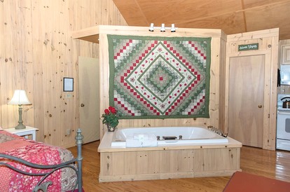 2.5 Miles from W&L. Romantic Cabin with Jacuzzi Perfect for Two in Virginia - Lexington, Virginia - glamping.directory
