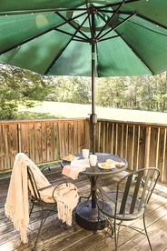 2.5 Miles from W&L. Romantic Cabin with Jacuzzi Perfect for Two in Virginia - Lexington, Virginia - glamping.directory