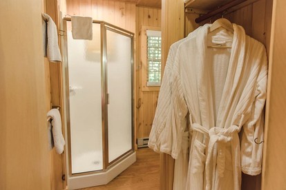 2.5 Miles from W&L. Romantic Cabin with Jacuzzi Perfect for Two in Virginia - Lexington, Virginia - glamping.directory