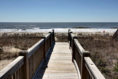 Elevated Oceanfront Cabin for a Relaxing Getaway in Holden Beach, North Carolina - Holden Beach, North Carolina - glamping.directory