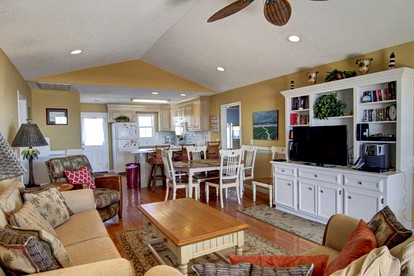 Elevated Oceanfront Cabin for a Relaxing Getaway in Holden Beach, North Carolina - Holden Beach, North Carolina - glamping.directory