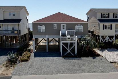 Elevated Oceanfront Cabin for a Relaxing Getaway in Holden Beach, North Carolina - Holden Beach, North Carolina - glamping.directory