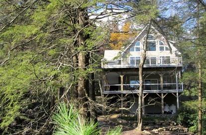 Rustic Getaway Surrounded by Enchanting Forest near Philadelphia, Pennsylvania - Jim Thorpe, Pennsylvania - glamping.directory