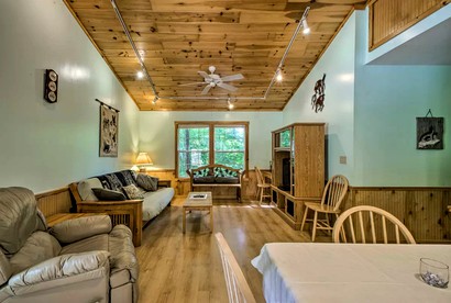 Idyllic Cabin Accommodation with a Hot Tub near Fontana Lake in North Carolina - Bryson City, North Carolina - glamping.directory