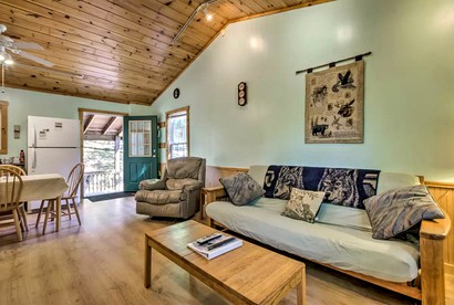 Idyllic Cabin Accommodation with a Hot Tub near Fontana Lake in North Carolina - Bryson City, North Carolina - glamping.directory