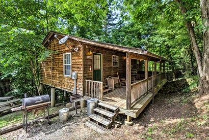 Idyllic Cabin Accommodation with a Hot Tub near Fontana Lake in North Carolina - glamping.directory