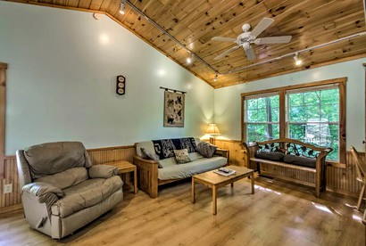 Idyllic Cabin Accommodation with a Hot Tub near Fontana Lake in North Carolina - Bryson City, North Carolina - glamping.directory