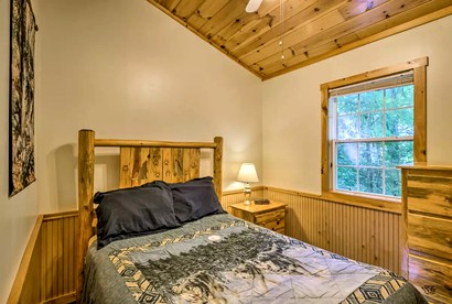 Idyllic Cabin Accommodation with a Hot Tub near Fontana Lake in North Carolina - Bryson City, North Carolina - glamping.directory