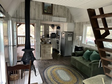 Serene Forest Cabin with Hammock, Loft & Reading Nook in La Grange, Georgia - LaGrange, Georgia - glamping.directory