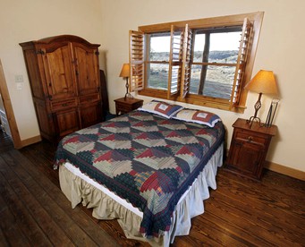 Lovely Cottage Rental with Direct River Access near Fredericksburg, Texas - Mason, Texas - glamping.directory