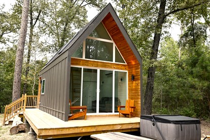 Fantastic Cozy Cabin with Hammock and Fire Pit in Montgomery, Texas - Montgomery, Texas - glamping.directory