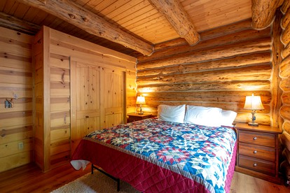 Rustic Private Cabin with Fireplace Perfect for Hiking and Fishing in Stevenson, Washington - Stevenson, Washington - glamping.directory