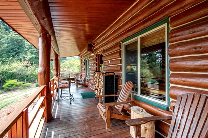 Rustic Private Cabin with Fireplace Perfect for Hiking and Fishing in Stevenson, Washington - Stevenson, Washington - glamping.directory