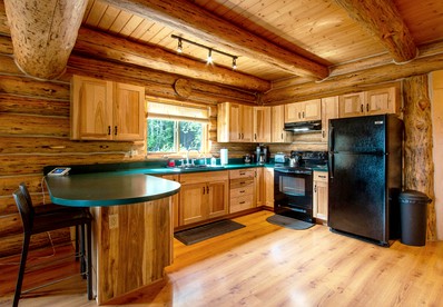 Rustic Private Cabin with Fireplace Perfect for Hiking and Fishing in Stevenson, Washington - Stevenson, Washington - glamping.directory