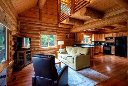 Rustic Private Cabin with Fireplace Perfect for Hiking and Fishing in Stevenson, Washington - Stevenson, Washington - glamping.directory