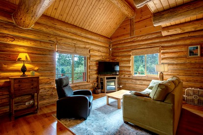 Rustic Private Cabin with Fireplace Perfect for Hiking and Fishing in Stevenson, Washington - Stevenson, Washington - glamping.directory