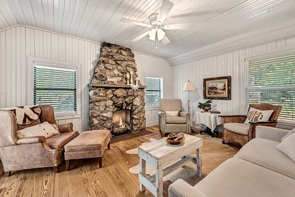 Embrace Nature in this Incredible Cabin in Siloam Springs, Arkansas - Siloam Springs, Arkansas - glamping.directory