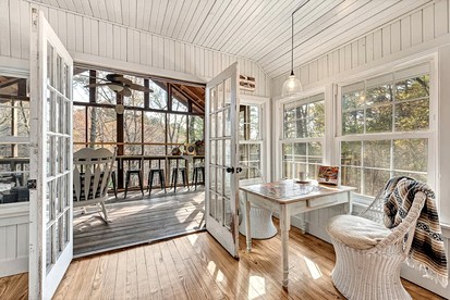 Embrace Nature in this Incredible Cabin in Siloam Springs, Arkansas - Siloam Springs, Arkansas - glamping.directory