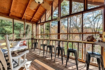 Embrace Nature in this Incredible Cabin in Siloam Springs, Arkansas - Siloam Springs, Arkansas - glamping.directory