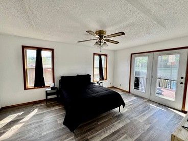 Peaceful Lake Escape with Boat Slip & Spacious Lounge in Garfield, Arkansas - Rockaway Beach, Missouri - glamping.directory